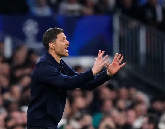 Liverpool conteaza pe Xabi Alonso pentru a readuce echipa in competitia pentru trofee
