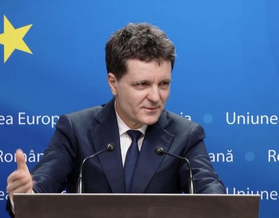 Mai ramane Ilie Bolojan premier Nicusor Dan Majoritatea parlamentara ii ofera sprijin Sper ca aceasta