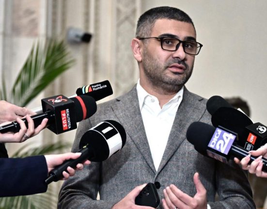 Manole il acuza pe Pislaru ca minte cand vorbeste despre un miliard de euro pentru pensionari din