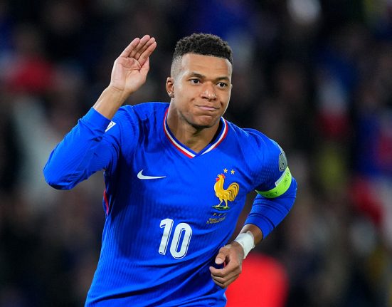 Mbappe a obtinut permisul de conducere la 27 de ani Starul de la Real Madrid a fost sprijinit de mama sa