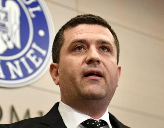 Miruta anunta ca nu sprijina ajutoarele unice Pensionarii militari au nevoie de venituri