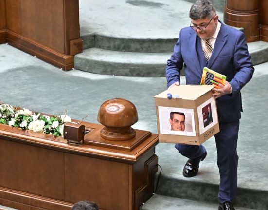 Motunea simpla impotriva lui Dragos Pislaru a fost respinsa Senatorii PACE au venit cu suzete si un