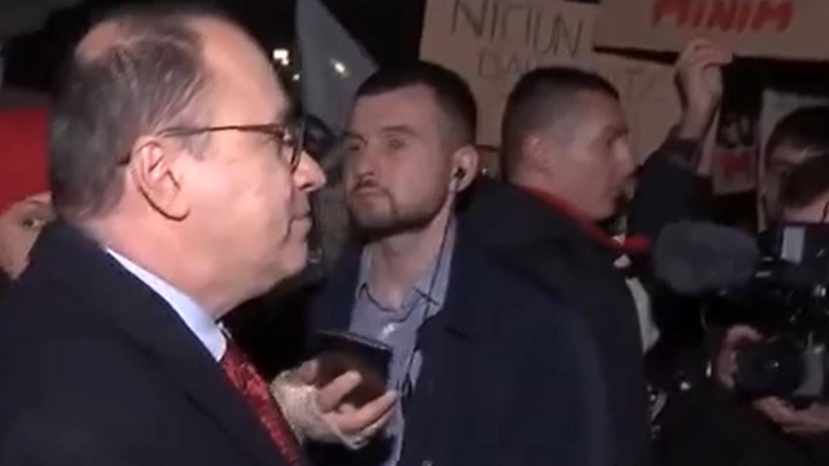 Noul ministru al Educatiei s a alaturat studentilor care protesteaza in capitala impotriva