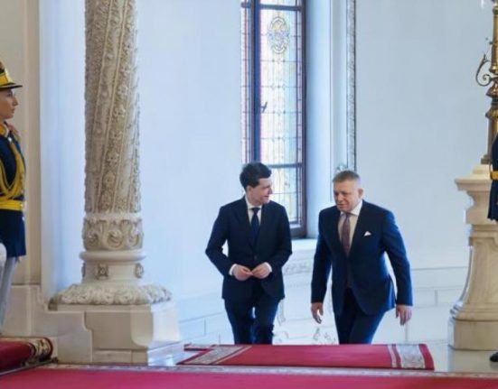 Robert Fico a avut o ntalnire oficiala cu Nicusor Dan la Palatul Cotroceni Ce s au discutat