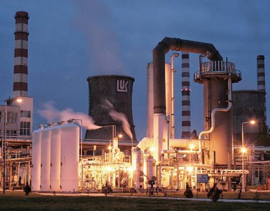 Romania asteapta o derogare de la Trump pentru reluarea activitatilor la rafinaria Petrotel detinuta de rusii de la Lukoil