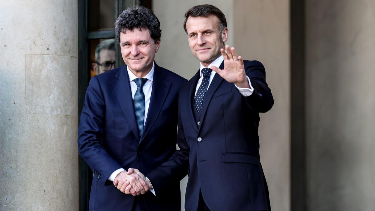 Se solicita un referendum privind gazduirea armelor nucleare in Romania Nicusor Dan chemat sa