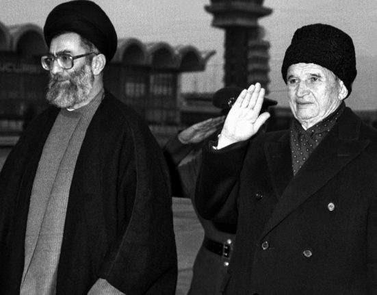 Secretele ultimei vizite a lui Nicolae Ceaucescu in Iran S a afirmat ca a adus cu el teancuri cu