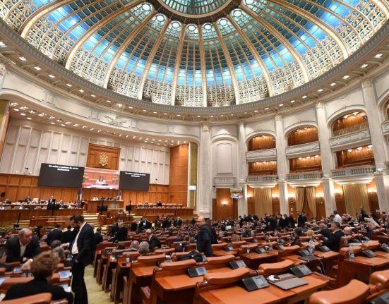 Senat copiii cu cerinte speciale vor beneficia de masa calda sau pachet alimentar in loc de alocatie de