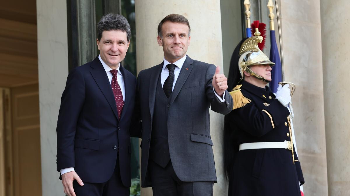 Surse Romania examineaza de mai mult timp propunerea lui Macron de a se alatura umbrelei nucleare a