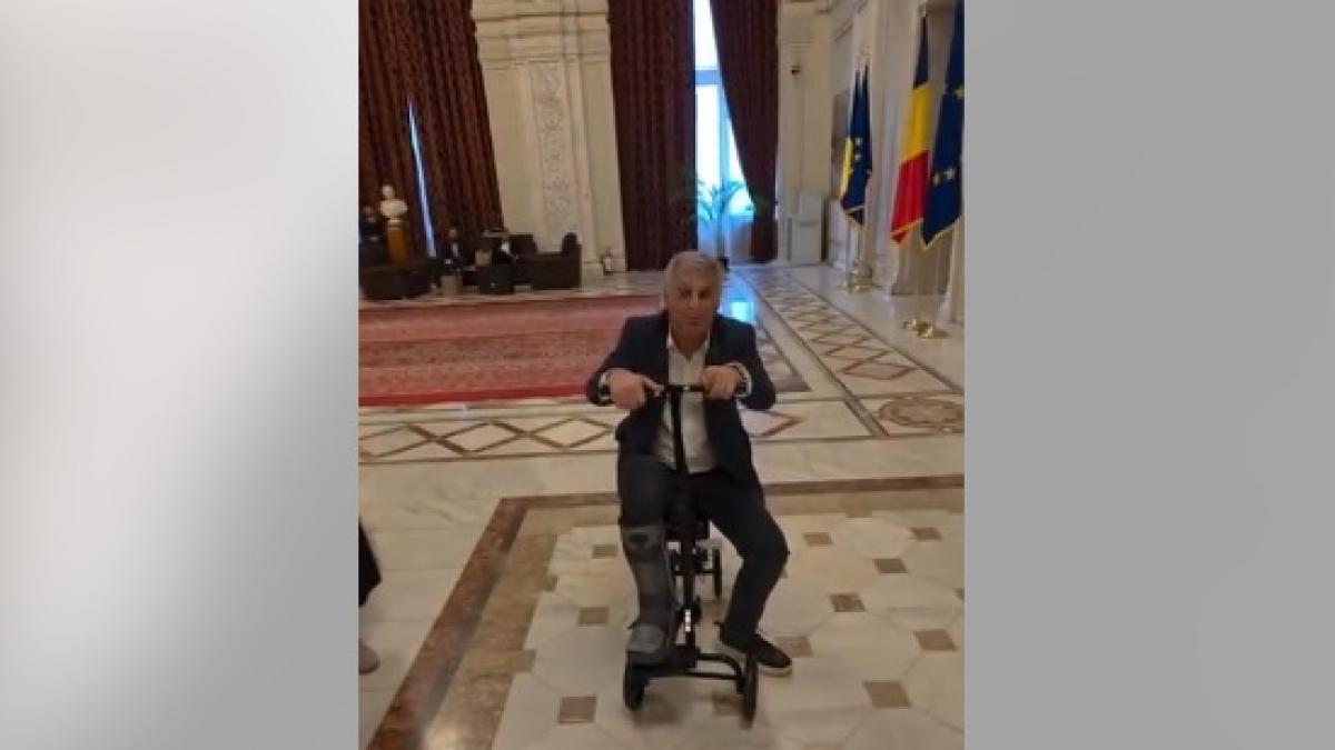deputatul PSD daniel zamfir tinta ironilor din partea USR dupa ce a sosit in parlament cu o trotineta ortopedica