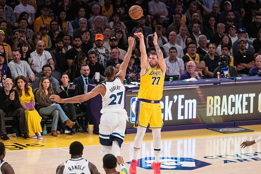 explozie istorica in nba doncic marcheaza 100 de puncte in 24 de ore si scrie istorie la lakers