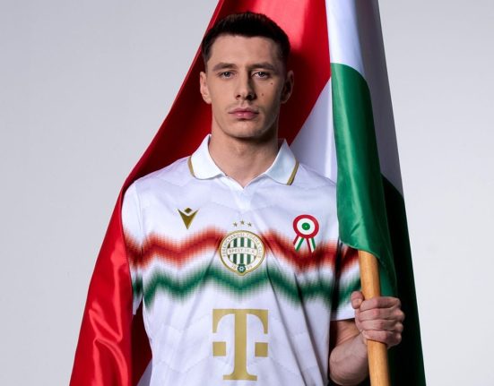 international roman surprins cu steagul ungariei imaginea cu marius corbu a starnit indignarea fanilor