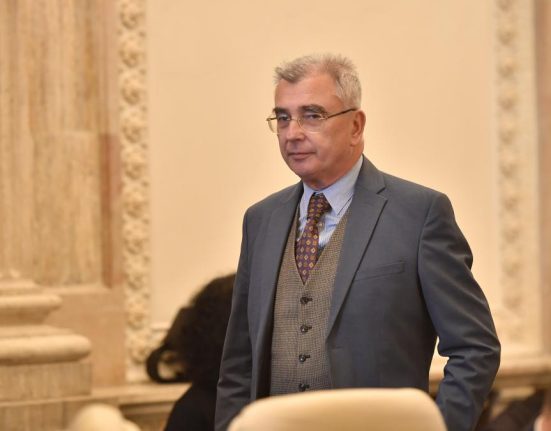 AUR nu va sustine un guvern minoritar Petrisor Peiu Daca parlamentul voteaza pentru demiterea