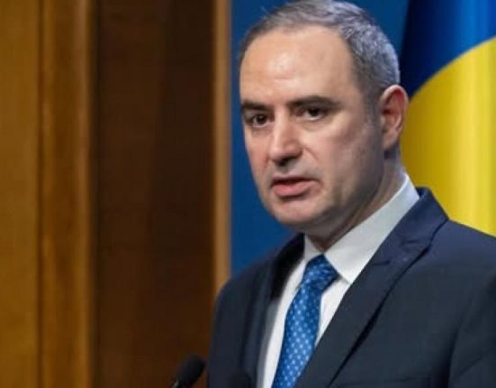 Alexandru Nazare afirma ca a elaborat doua mecanisme pentru diminuarea preturilor la carburani iar