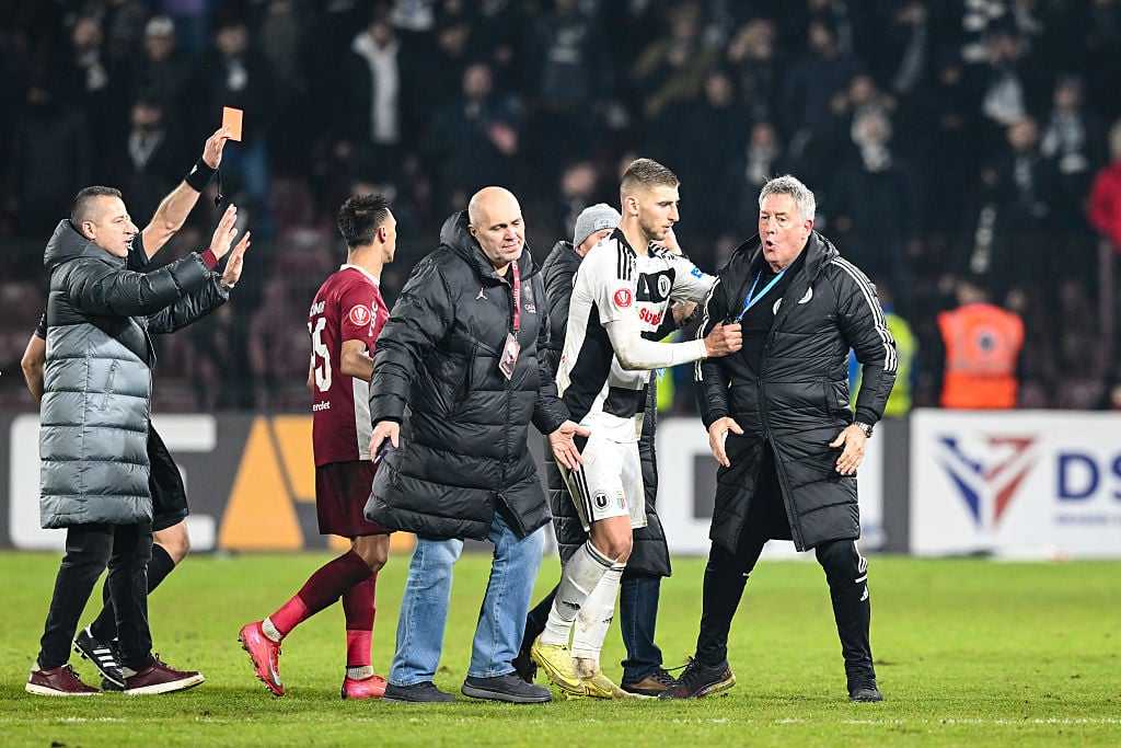 Bergodi face istorie cu U Cluj si este aplaudat de suporterii echipei adverse Italianul nu s a asteptat la o astfel de primire in Giulesti