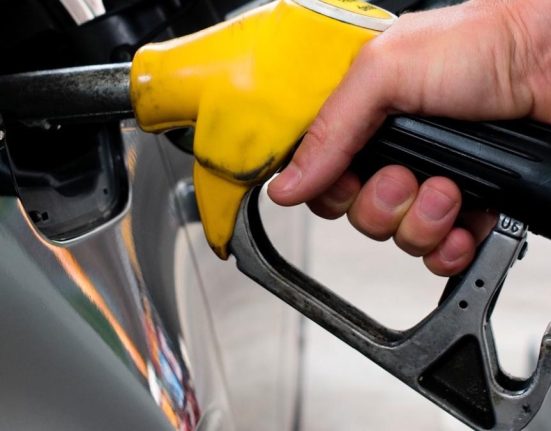 Bolojan a explicat de ce se ieftineste doar motorina nu si benzina sustine economia companiile au