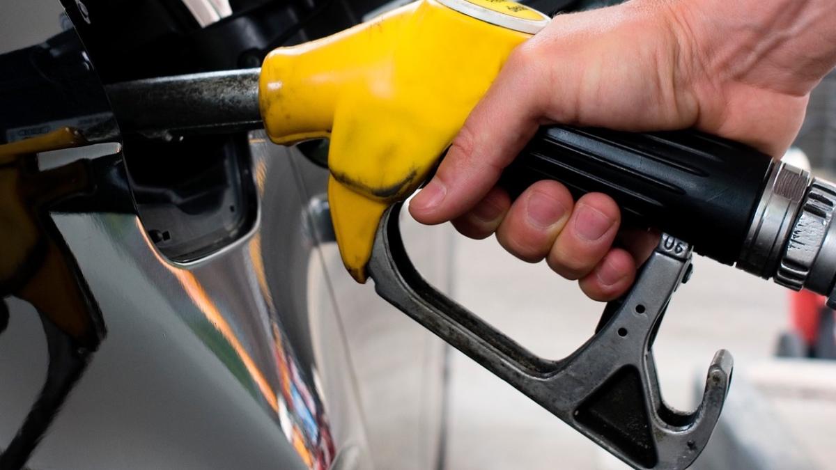 Bolojan a explicat de ce se ieftineste doar motorina nu si benzina sustine economia companiile au