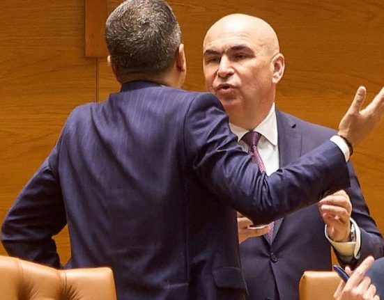 Ce au declarat PSD si AUR in motiunea de cenzura Bolojan este acuzat de zoomorfizare