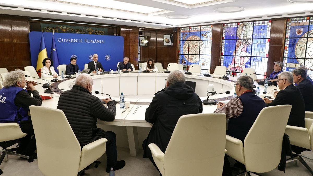 Consultari la Guvern cu sindicatele pe tema noii legi a salarizarii si a pensiilor militare Veniturile in