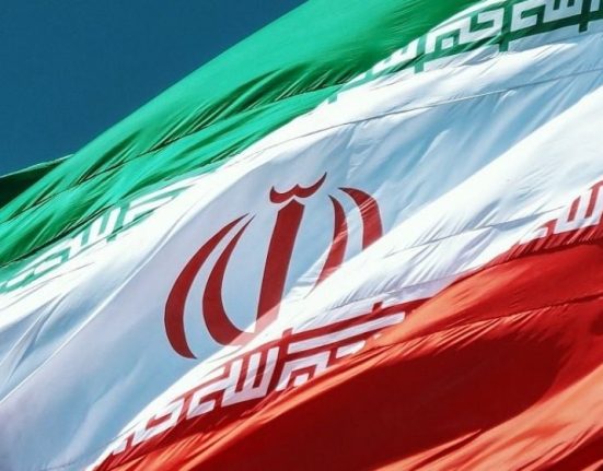 Iran trimite tineri si sportivi sa formeze un scut uman in jurul centralelor Trump ameninta ca le va distruge pe totale