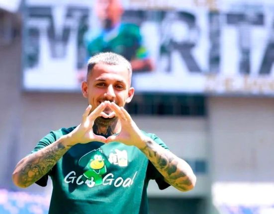 Mitrita si a tras adversarul de par si a primit cartonas rosu apoi a multumit pentru critici Ce justificari a gasit fotbalistul dupa gestul inexplicabil din China