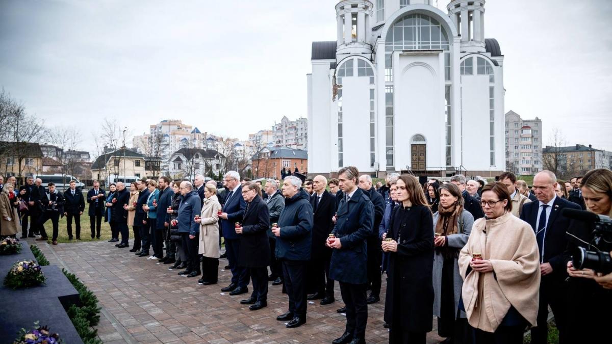 Oana Toiu a vizitat Bucea la patru ani de la masacrul comis de rusi Este necesara justitia iar