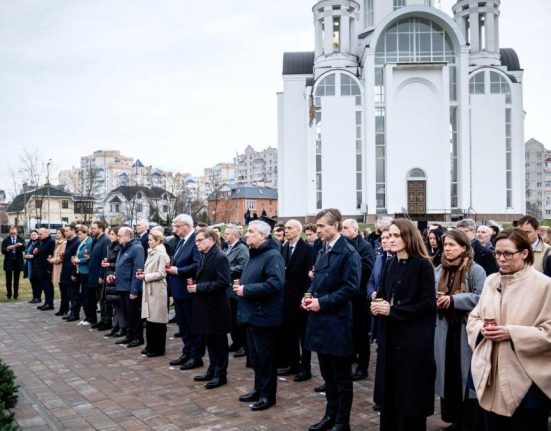 Oana Toiu a vizitat Bucea la patru ani de la masacrul provocat de rusi este nevoie de justitie iar