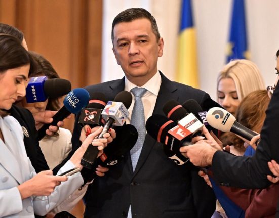 PSD anunta ca a adunat voturile necesare pentru demiterea premierului Ilie Bolojan