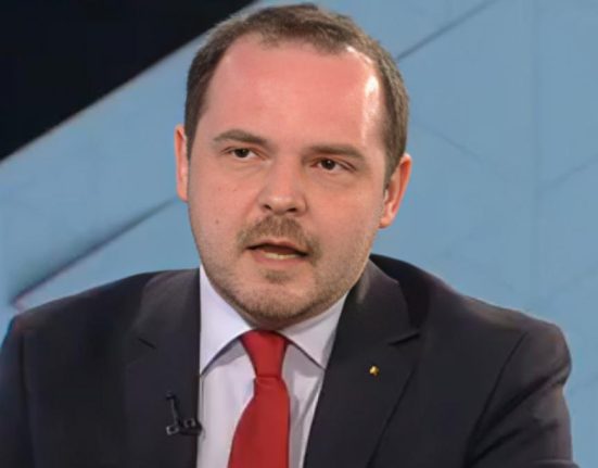 Romania va plati pentru vaccinurile de la Pfizer dar refuza livrarile Rogobete Nu avem unde sa le depozitam