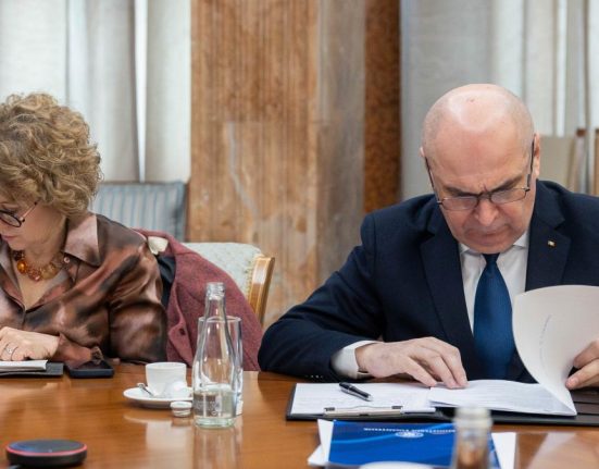 Scandalul vanzarii companiilor pe bursa Vicepremierul Gheorghiu afirma ca listarea rapida are