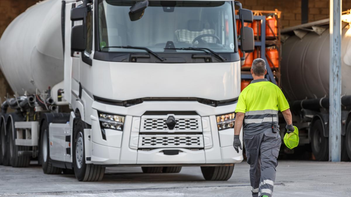 Serban Transportatorii rutieri de marfa vor putea accesa mai usor ajutoarele de stat pentru achizitia