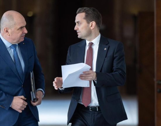 surse cumulul pensiei cu salariul interzis in sectorul public proiectul va fi discutat in sedinta de guvern sindicatele