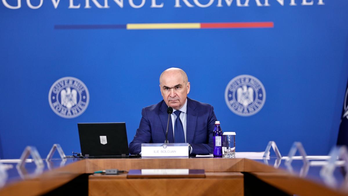Bolojan a retras majorarea salariilor la Monetarie in ultima sedinta de Guvern inainte de motiune