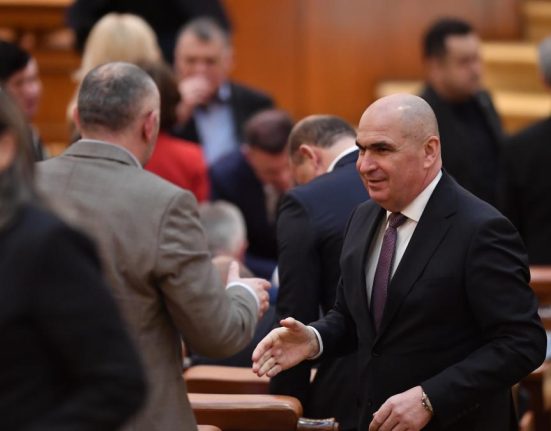 Bolojan nu crede ca va fi tradat de liberali la votul motiunii Am incredere in colegii mei din