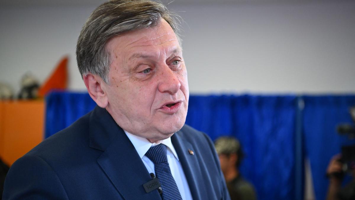 Crin Antonescu il aprecieaza pe Nicusr Dan pentru mesajul sau de Ziua Europei si pentru reactia in criza