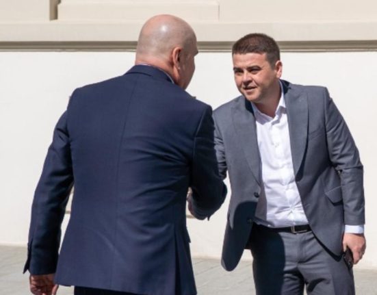 Cu 4 zile inainte de motiunea de cenzura un lider PSD l a intampinat pe Bolojan la Suceava Culoarea