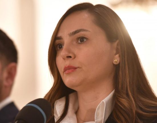 Grupul deputatilor POT s a renuntat la nume devenind Uniti pentru Romania iar printre membrii acestuia se numara si