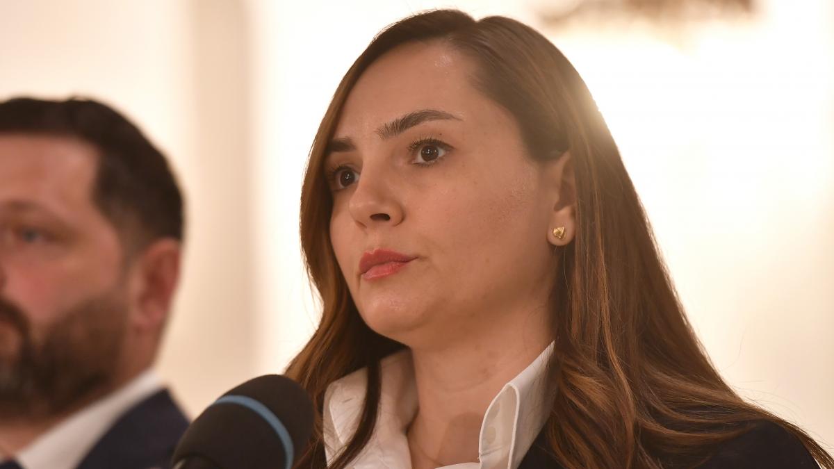 Grupul deputatilor POT s a renuntat la nume devenind Uniti pentru Romania iar printre membrii acestuia se numara si
