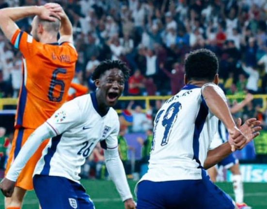 Kobbie Mainoo isi extinde contractul cu Manchester United pana in 2031 o investitie in viitorul clubului