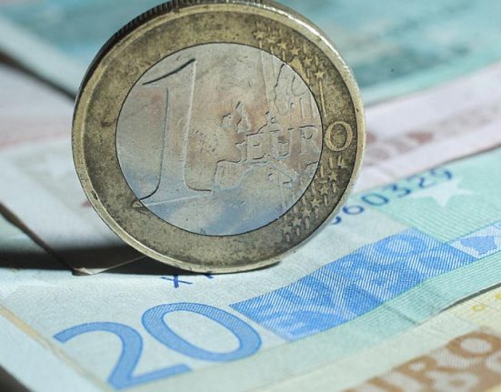 Nazare afirma ca aprecierea euro a fost provocata de motiunea de cenzura Nu se exclud efecte
