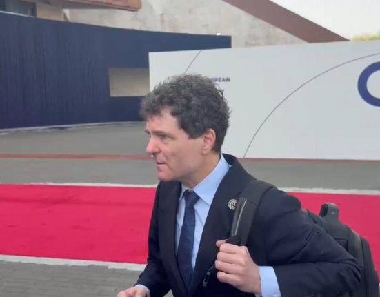 Nicuser Dan se afla la summitul Comunitatii Politice Europene din Armenia De la ora 1315 va prezida o