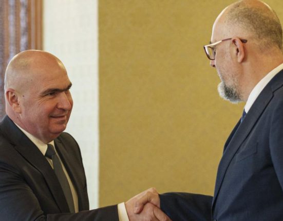 Parlamentarii PNL si UDMR vor fi prezenti in banci la motiunea de cenzura si nu vor vota PSD va vota cu
