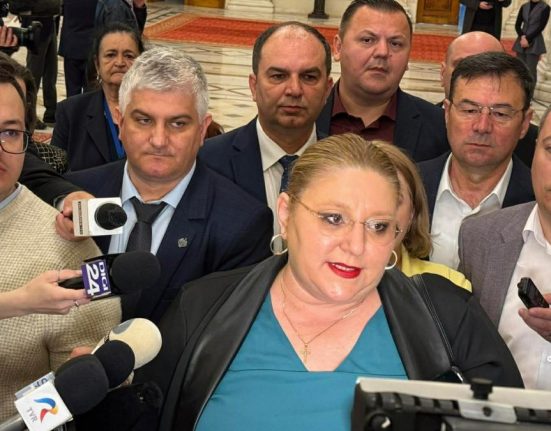 Parlamentarii SOS vor vota motiunea impotriva lui Bolojan Votul va fi deschis