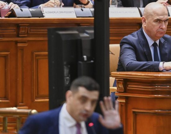Politico scrie despre incapatnatul Bolojan si pericolul Simion Cum sa observi