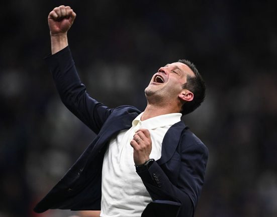Presa italiana il lauda pe Chivu dupa castigarea titlului De la cea mai intunecata noapte la triumf