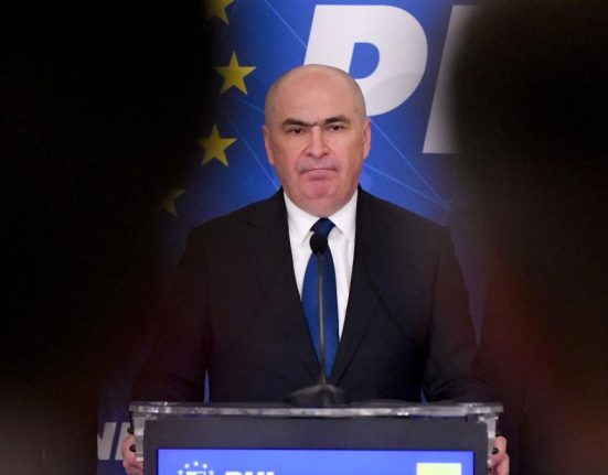 Sondaj CURS inainte de motiune 58 dintre romani considera ca Bolojan ar trebui sa demisioneze 1