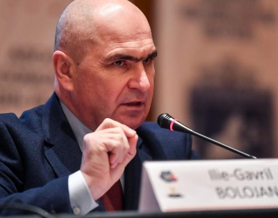 Surse Consiliul Legislativ a emis avizul pentru legea ce interzice acumularea pensiei si salariului in sectorul de stat