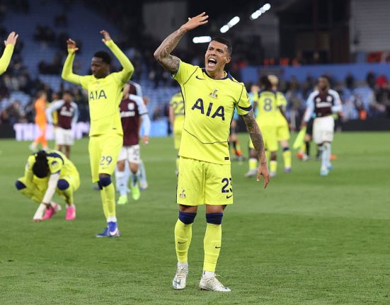 Tottenham respira usurat dupa victoria de la Villa Park Dragusin a privit de pe banca salvarea temporara