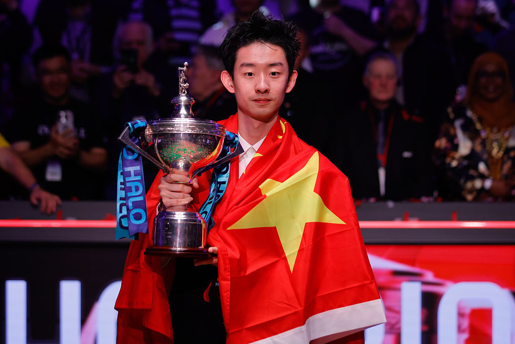 premiera dupa 23 de ani la campionatul mondial de snooker chinezul wu yize castiga titlul in frame ul decisiv si devine al doilea cel mai tanar campion din istorie