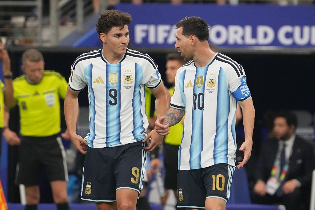 Atletico ii inchide drumul Barcelonei Conditia majora pentru transferul lui Julian Alvarez